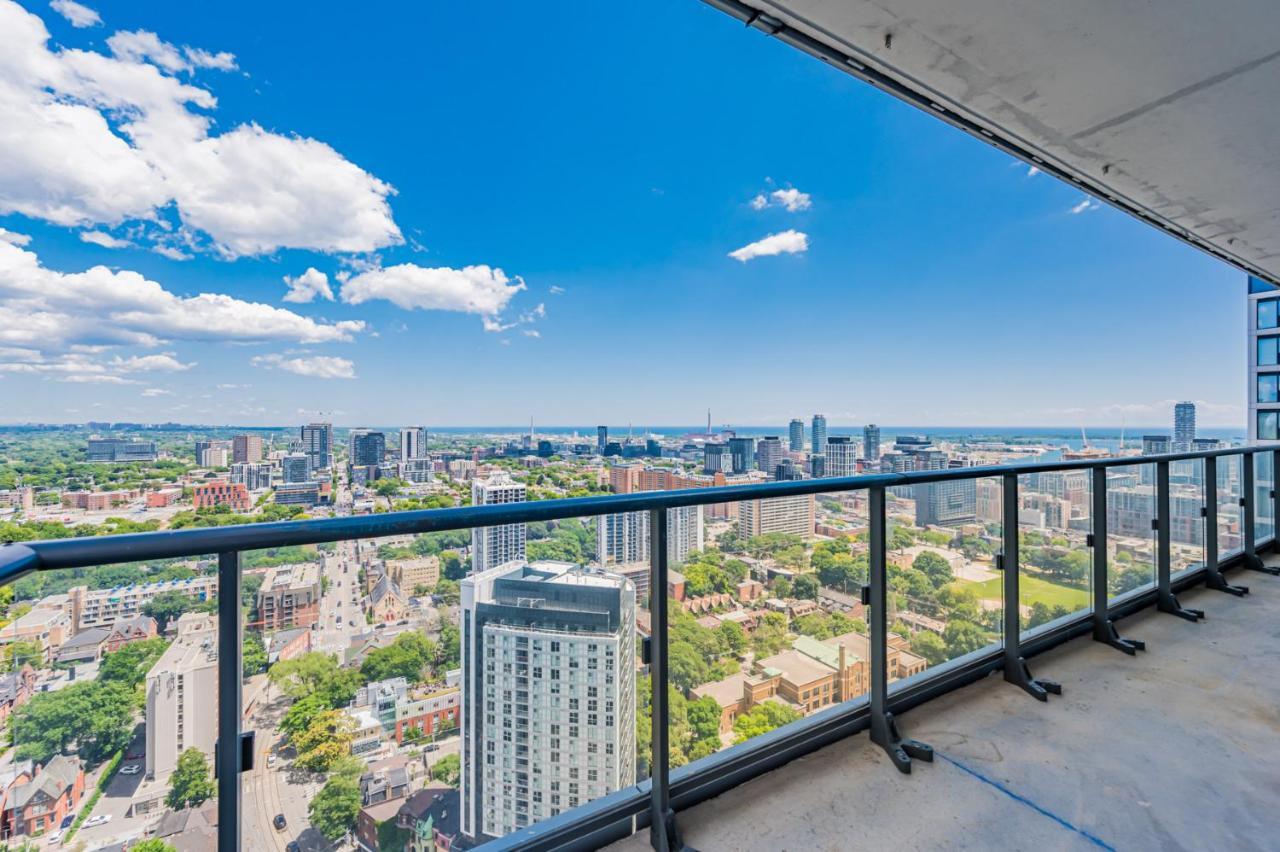 Luxury 2 Bedroom Condo High Floor Close To Eaton Center Toronto Exterior foto